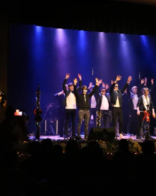 Cirque Musica Holiday Wonderland Everett